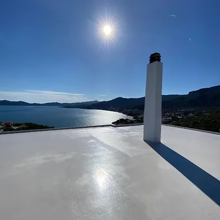 Mimoza's Sea View Apartment *